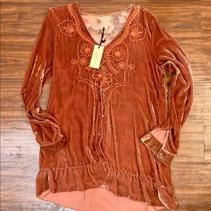 NWT Gypsy Junkies Women’s Long-Sleeved Velvet Tunic Size M/L